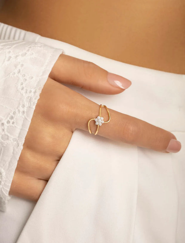 18K Gold Floral Diamond Ring